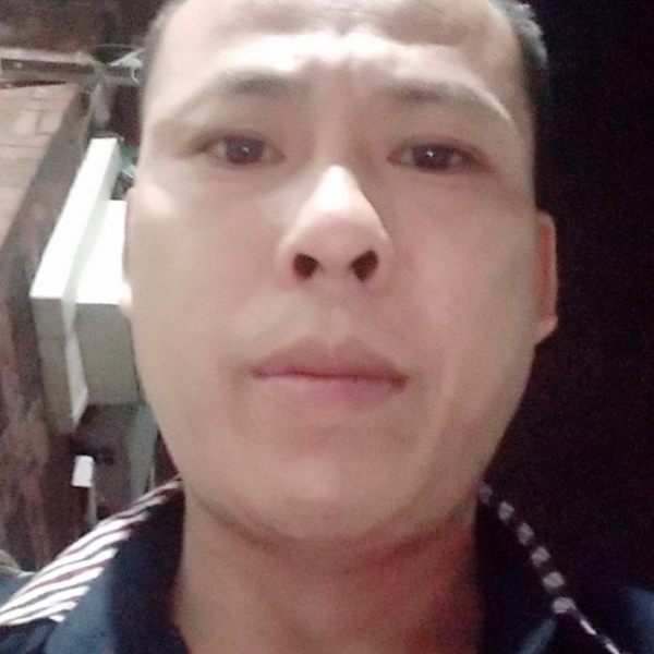 等待爱我的她的照片