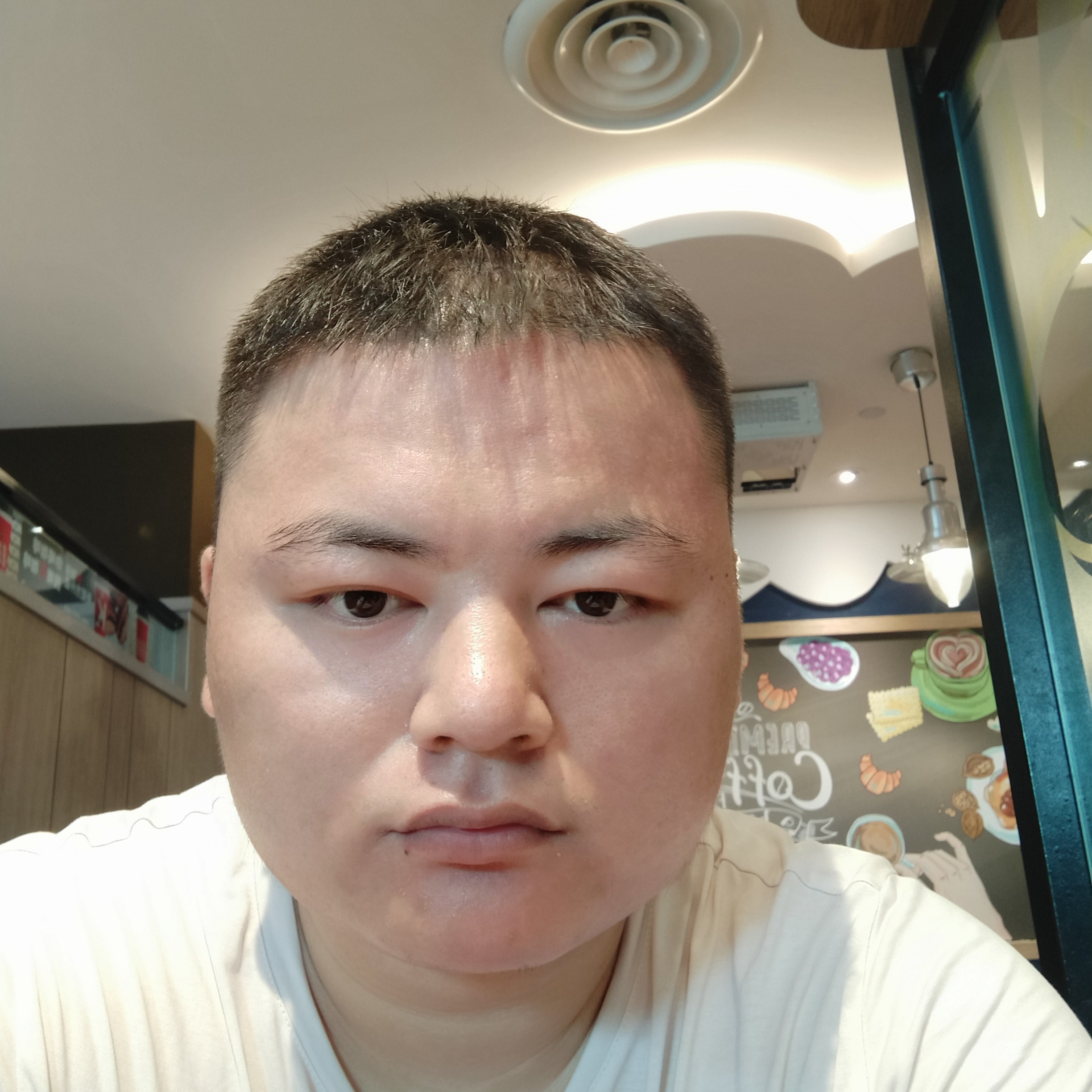 钢笔与背后的照片