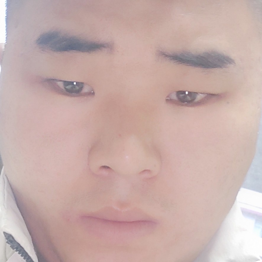 西装浅吻迷路的照片