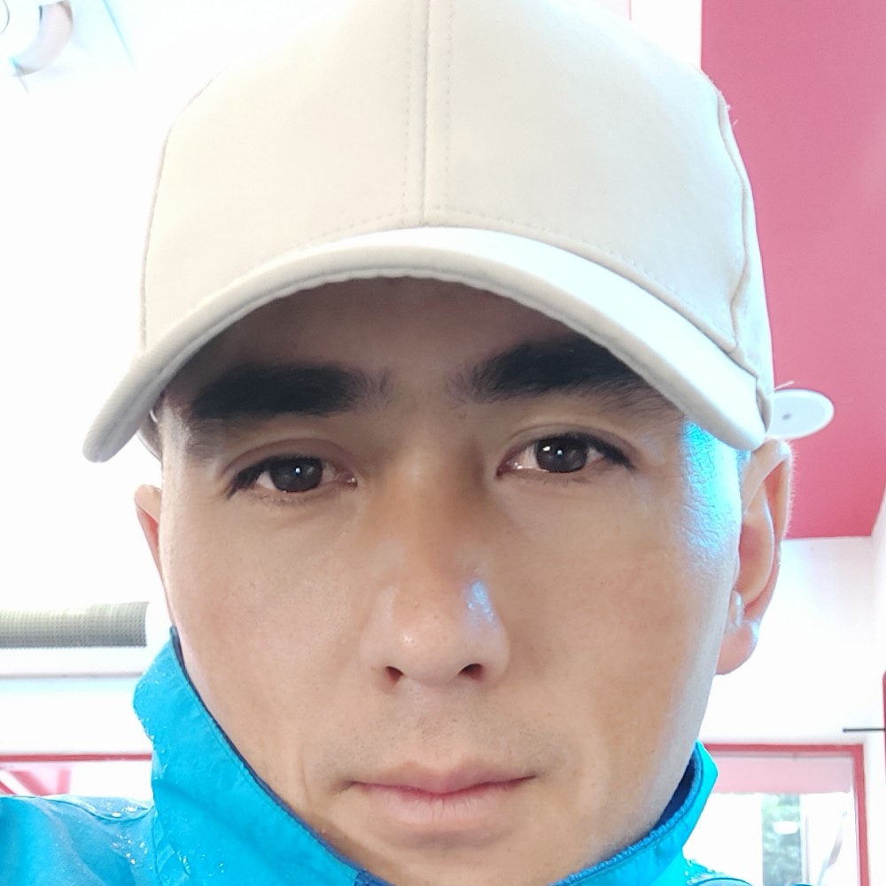 现代挽手涟漪的照片