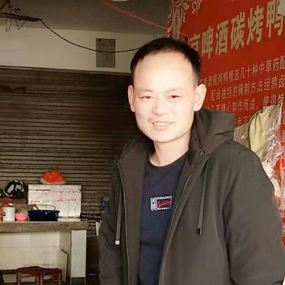 淡定踢面包的照片