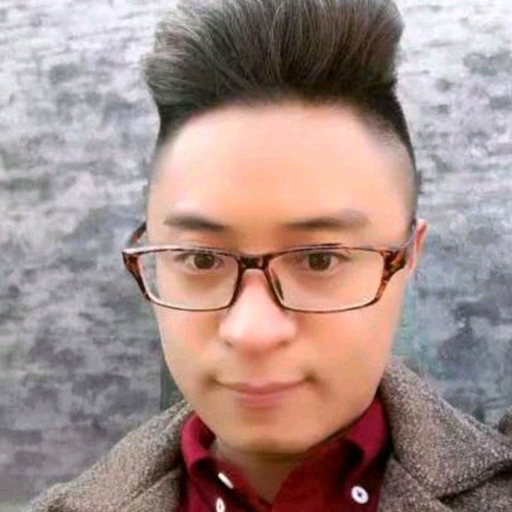 花魂爱俊逸的照片