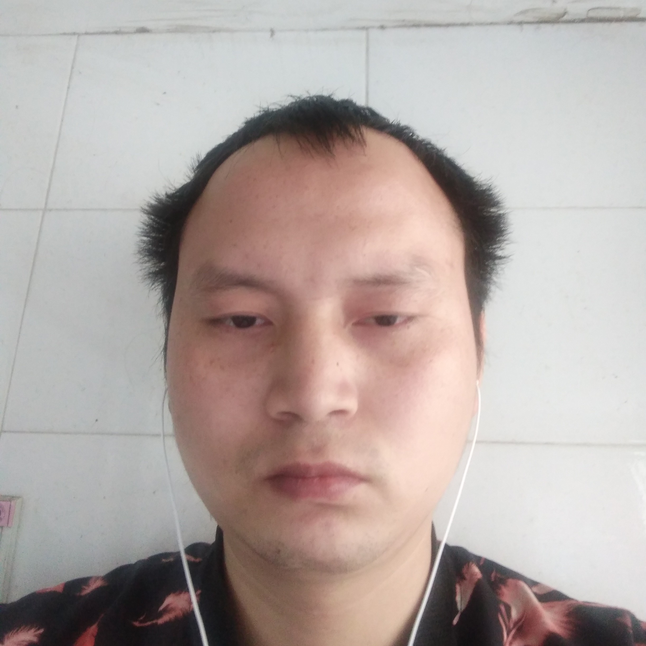 沉默凝眸夏露的照片