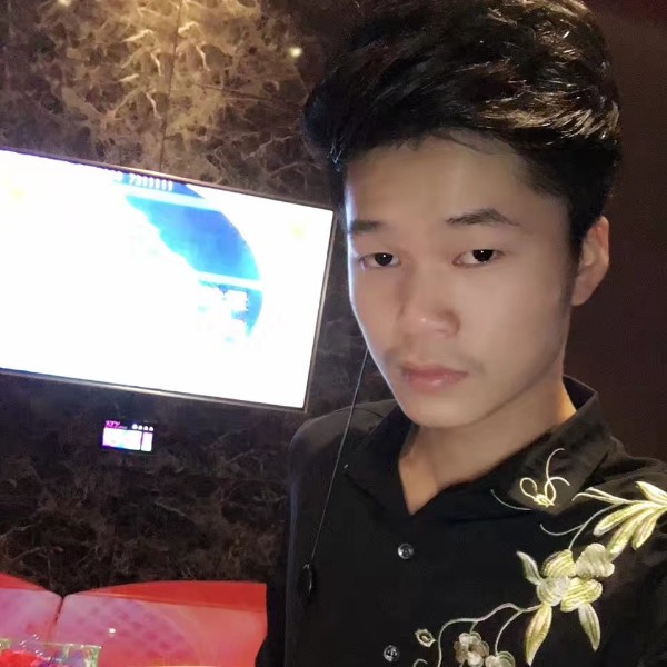 冷艳玫瑰。。，。的照片