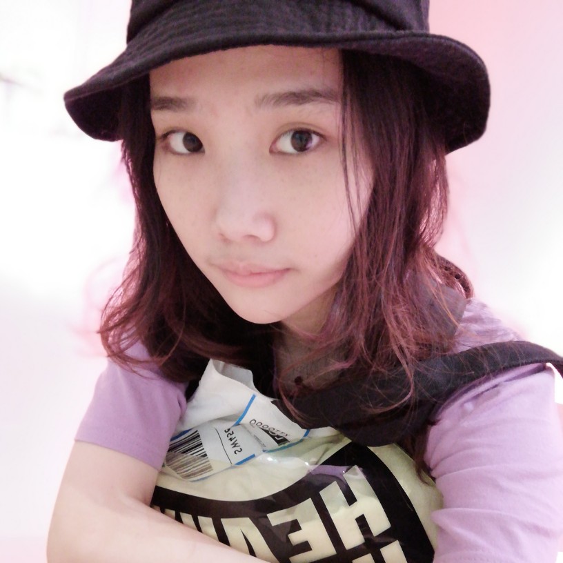 鲤鱼倾心铃铛的照片