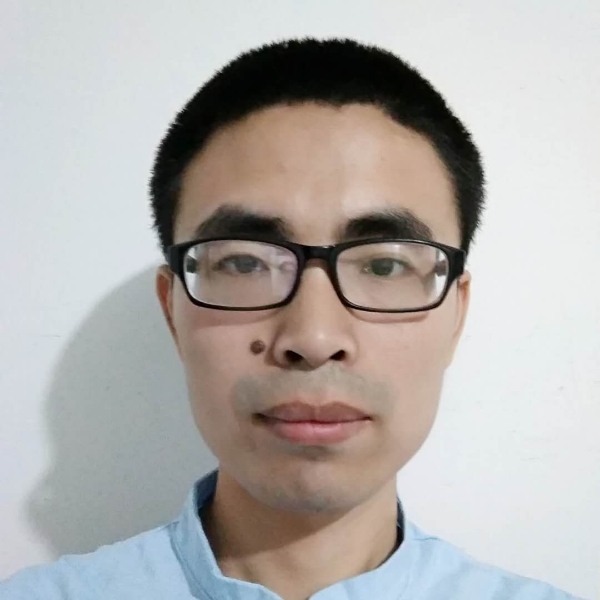 面朝东海的照片