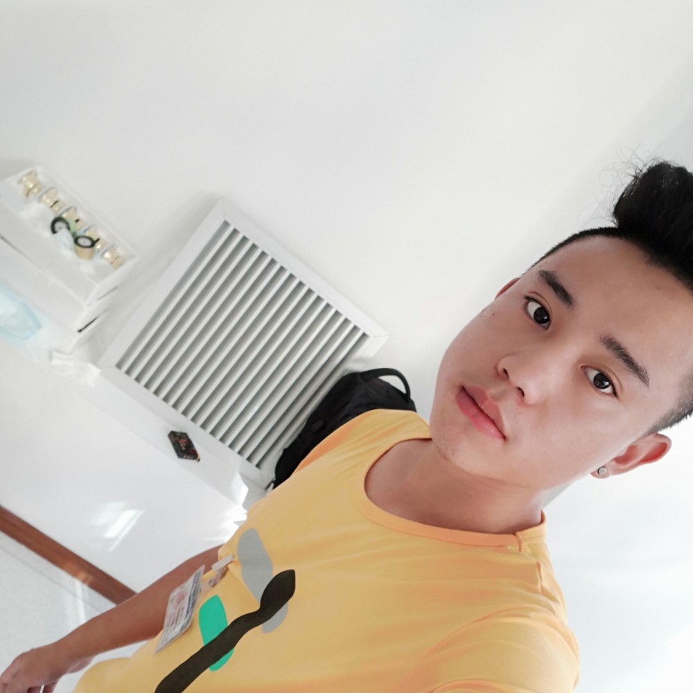 小伙慈祥的照片