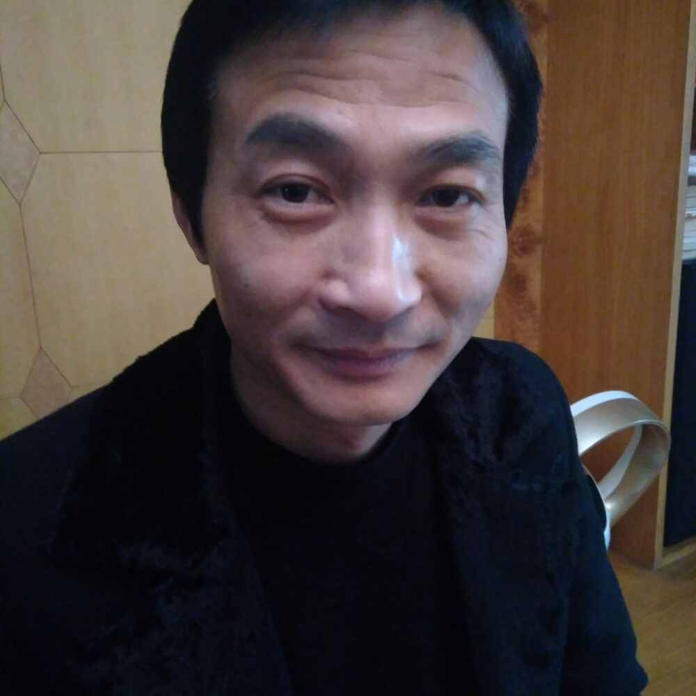 风雨过后依然不倒的照片