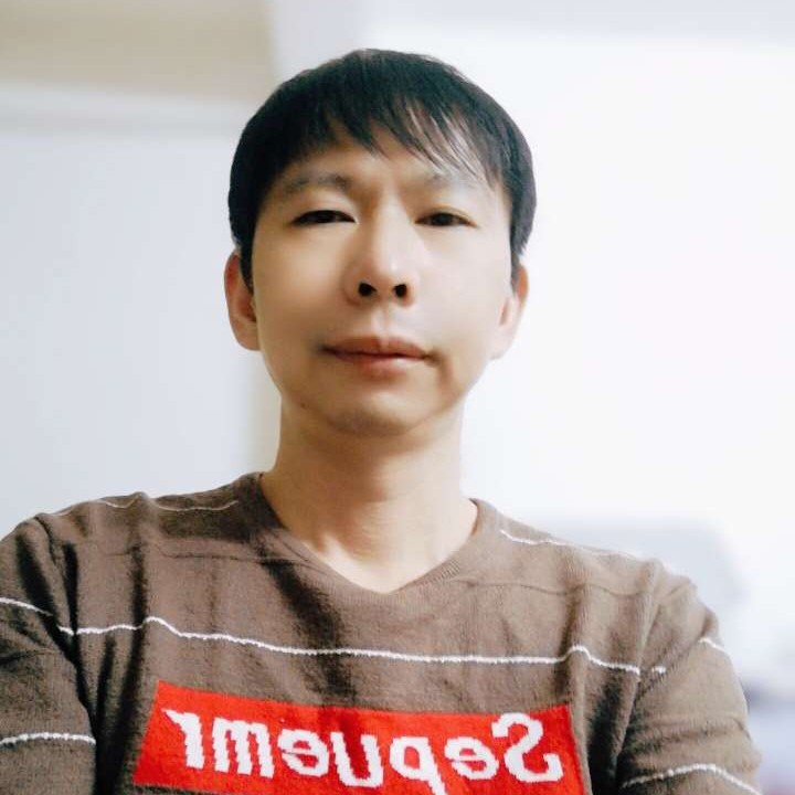 月光落在左手心的照片