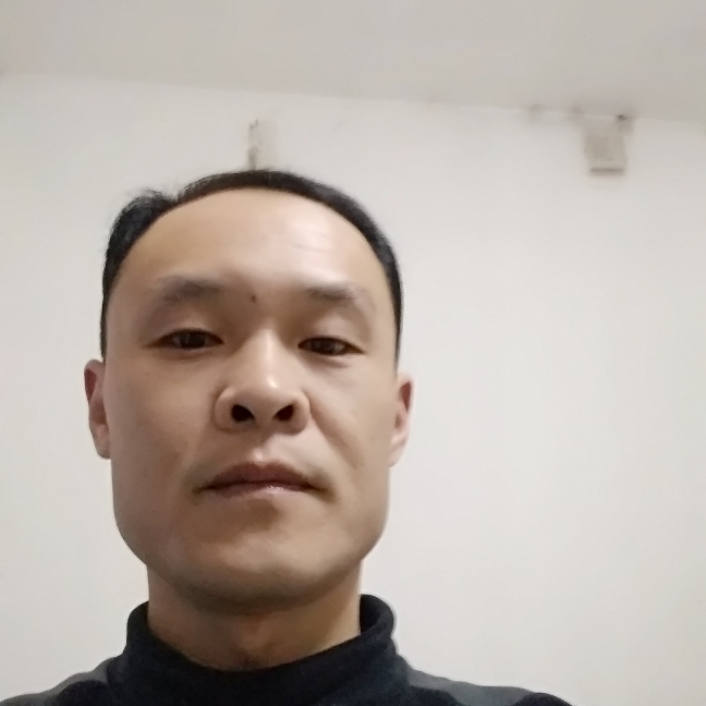 初妆漫步安详的照片