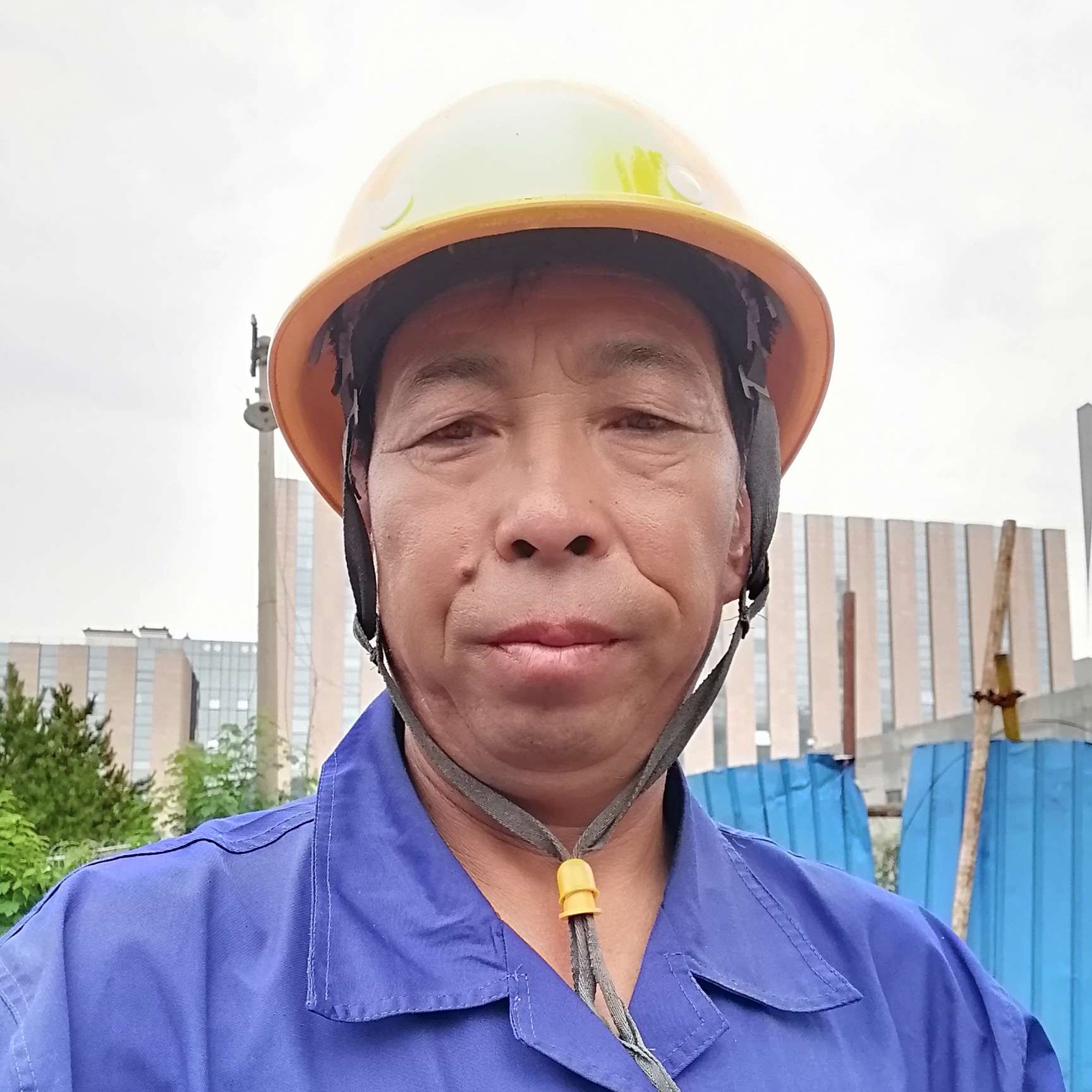 忧郁打水杯的照片