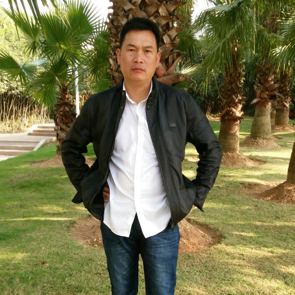 漂亮春华的照片