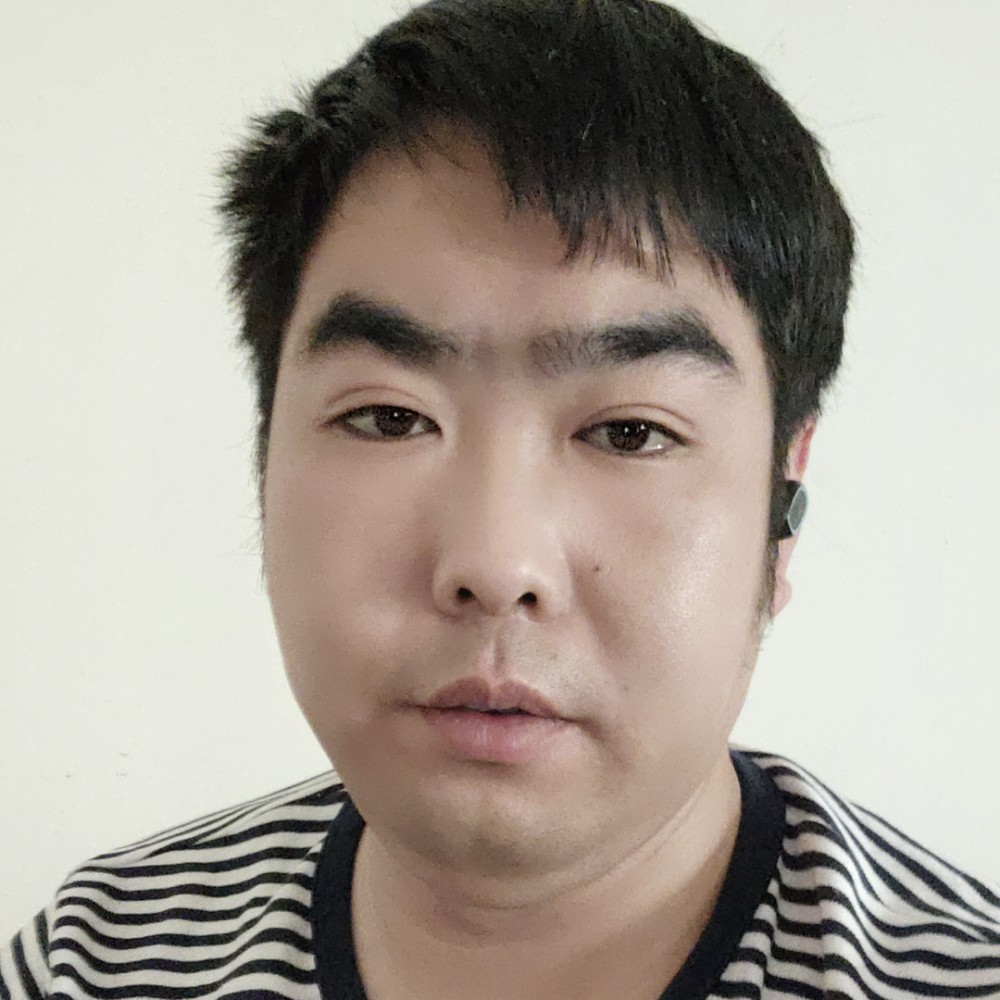 吃柠檬心酸的照片