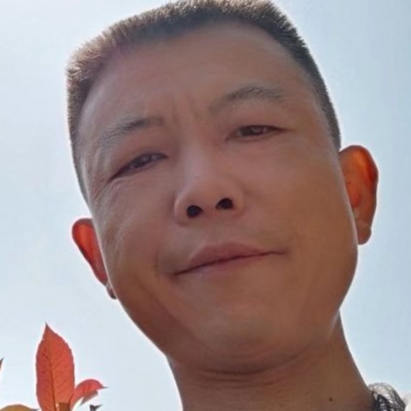 萝莉等待的照片