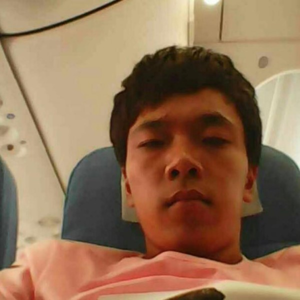 小刺猬回眸孤單的照片