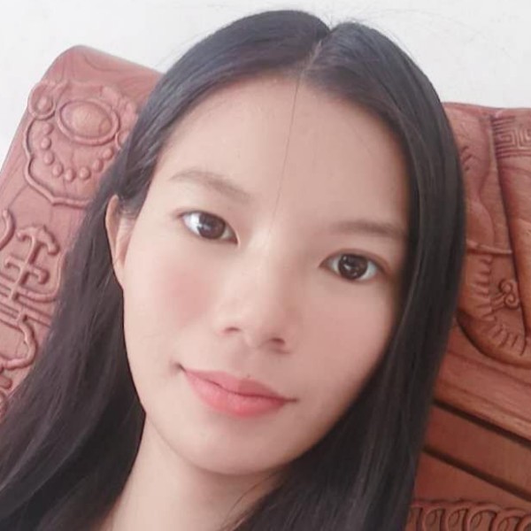 太阳微笑的女孩子的照片