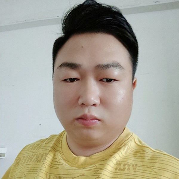 骑着蜗牛上高速。的照片