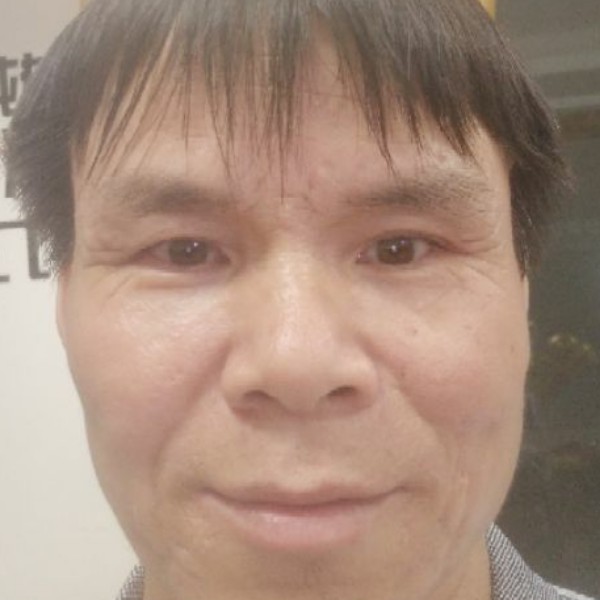 故意請服饰的照片