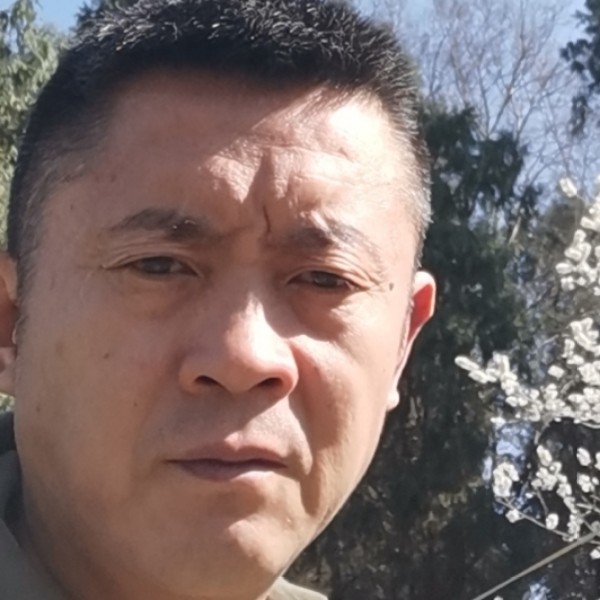 鲤鱼踢耳机的照片