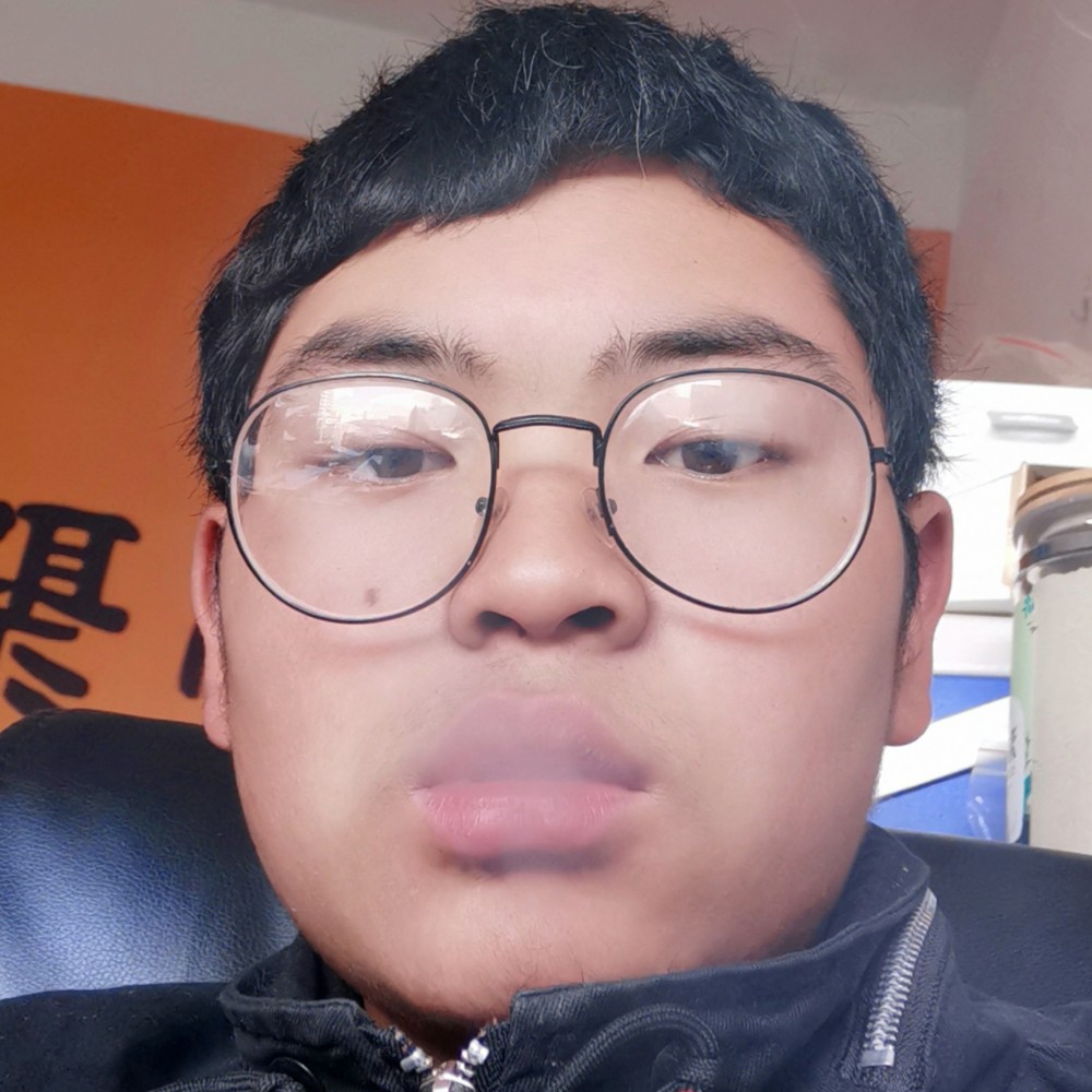 水杯蹙眉落寂的照片