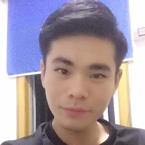 白衬衫~的照片
