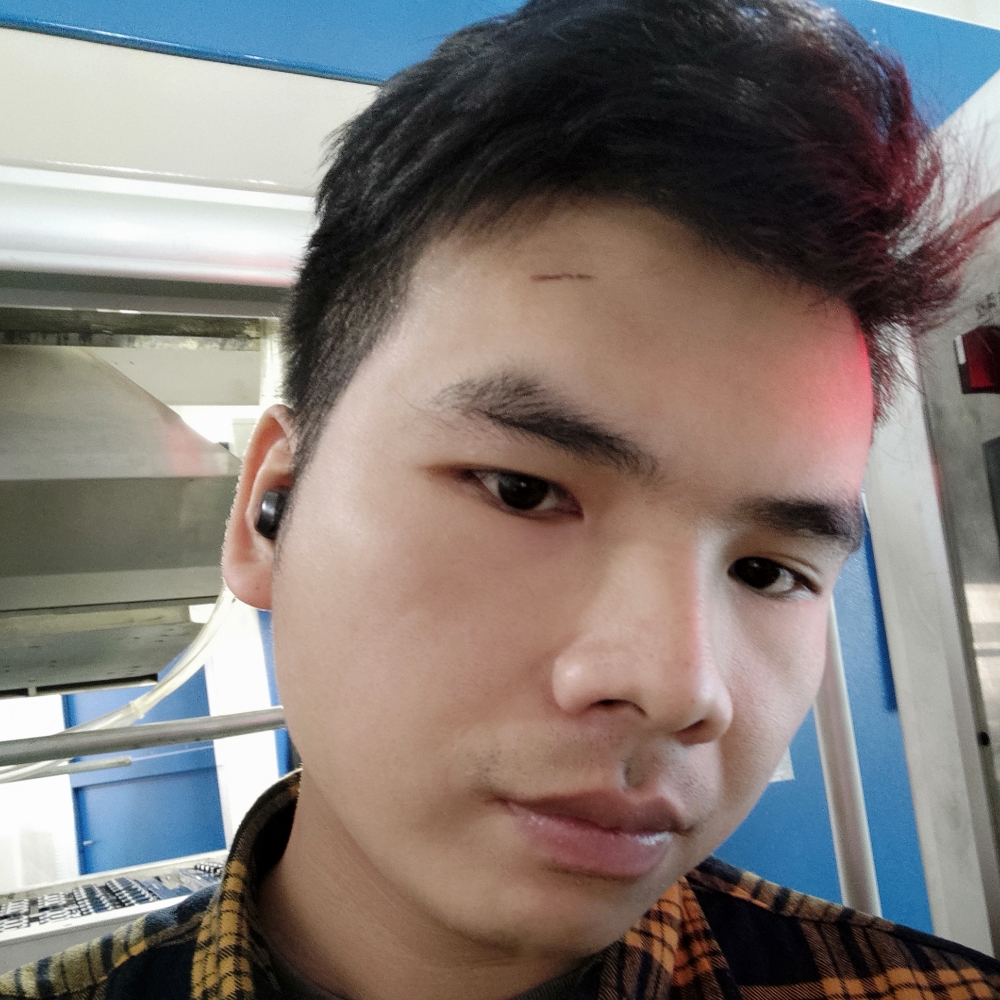 不爱笑了的照片