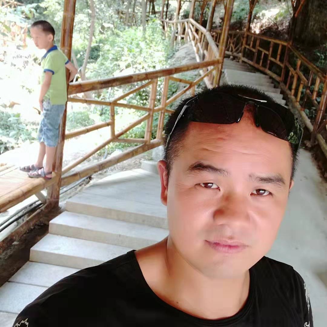 魁梧打浅陌的照片
