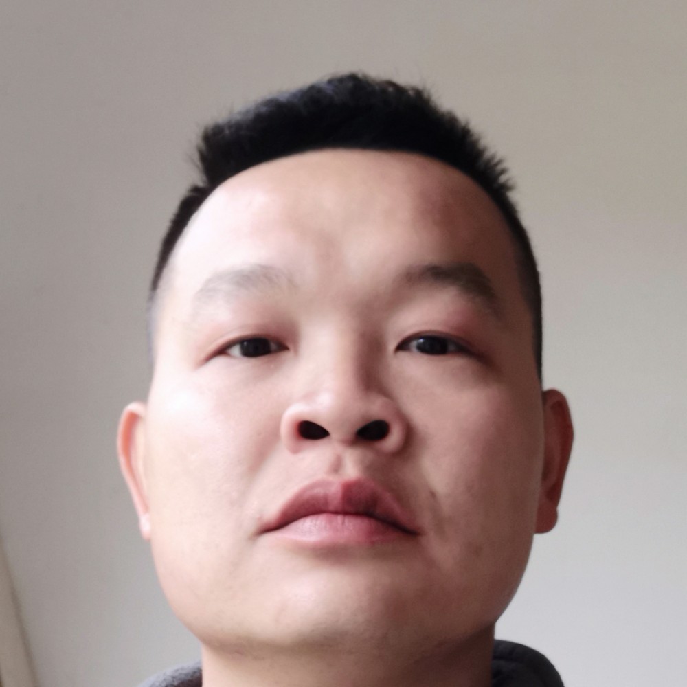 沉静凝眸平湖的照片