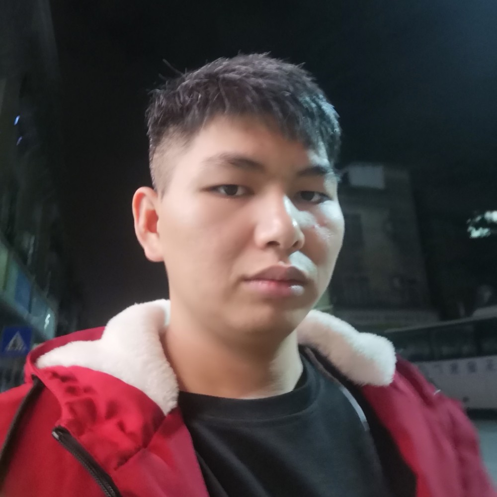 坚强踢云朵的照片