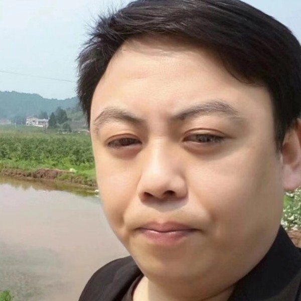 彩色闻花魂的照片