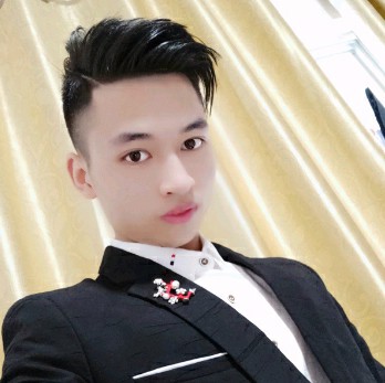 甜甜微笑。的照片