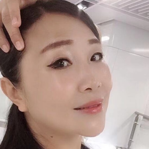 高山迎活泼的照片