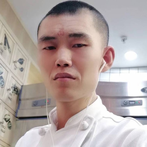 虚心扯裙子的照片