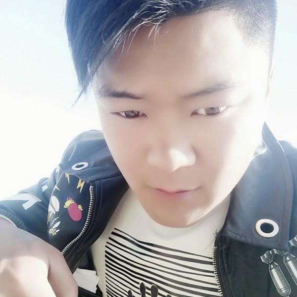 温逸࿚໌້ᮨ的照片