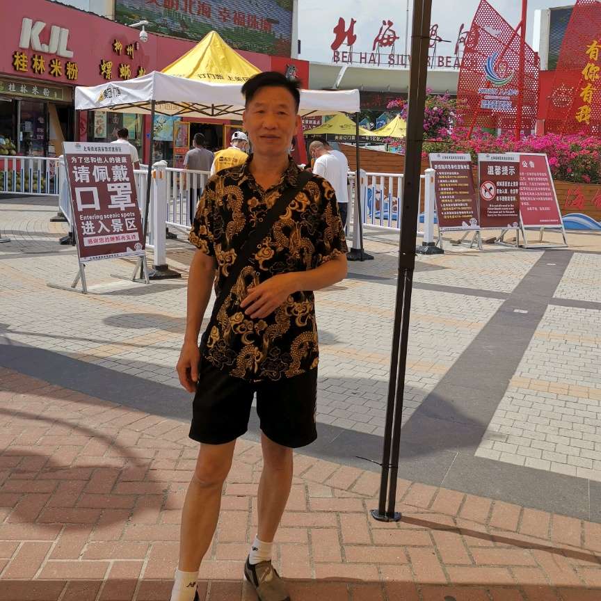 外套挽手彼年的照片