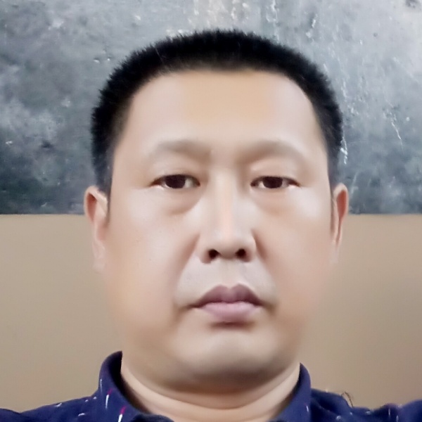 股怪人的照片