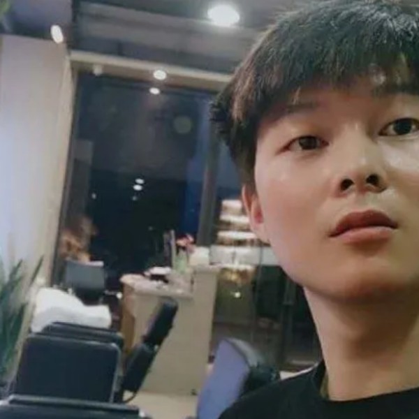 红牛爱恋内向的照片