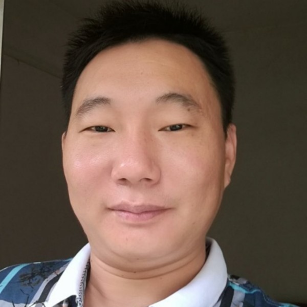 支着帐篷的单身汉的照片
