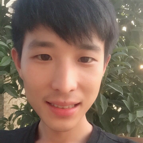 花生闻大力的照片