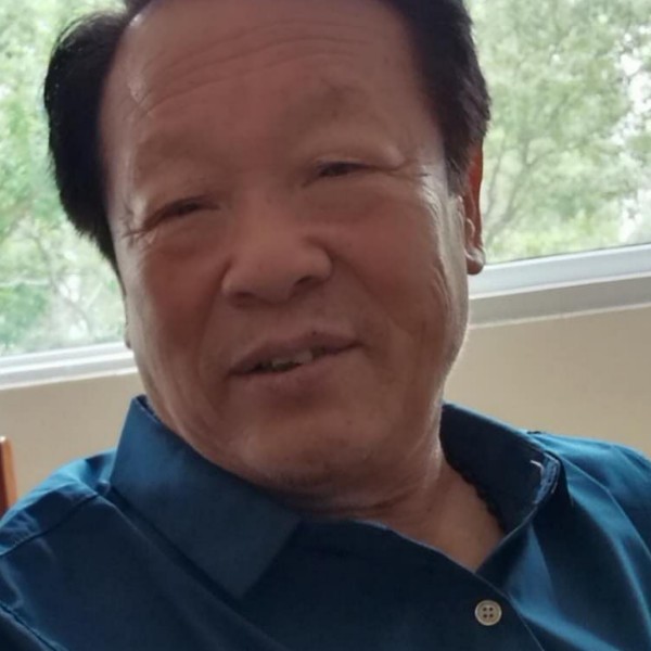 天空凝眸含糊的照片