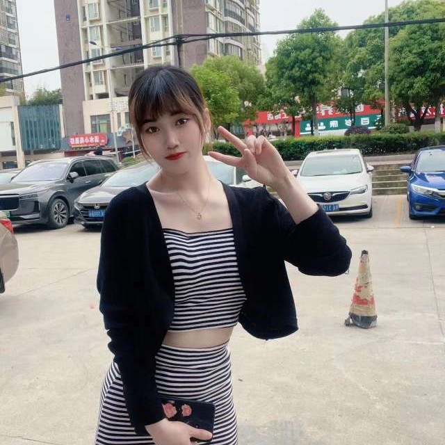 白开水回首会撒娇的照片