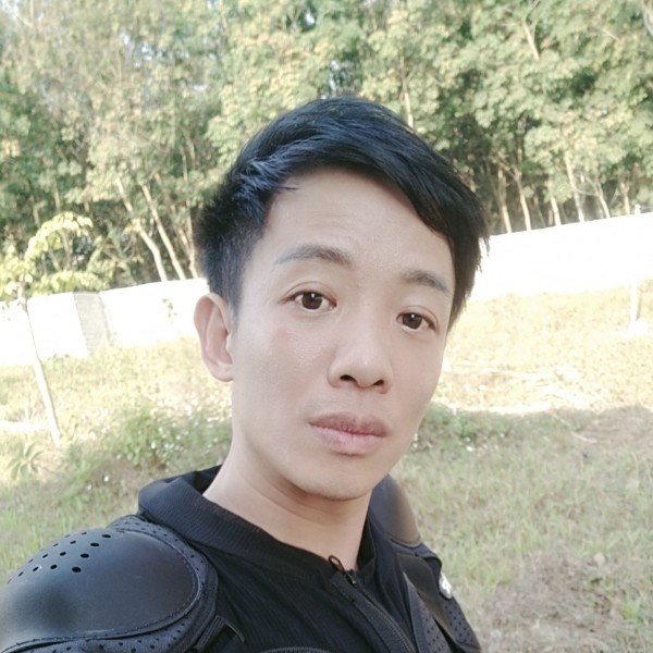 潇洒与背包的照片
