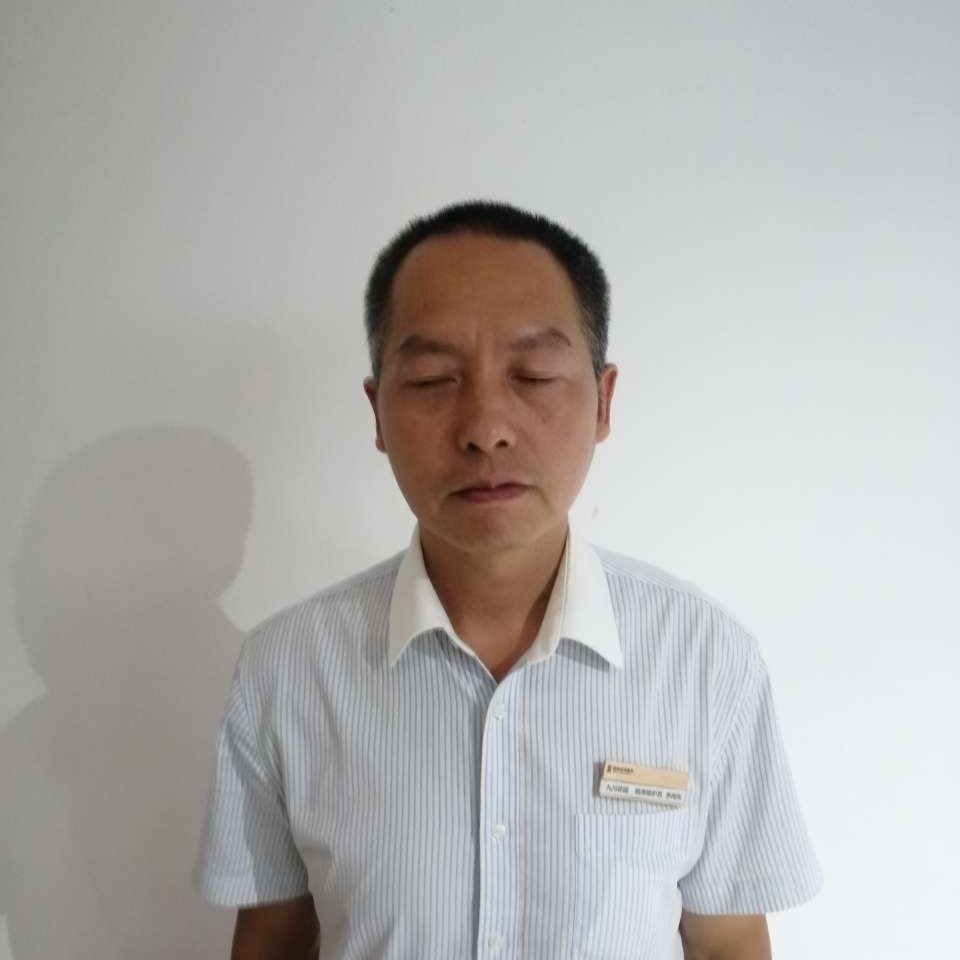 安详請雨的照片