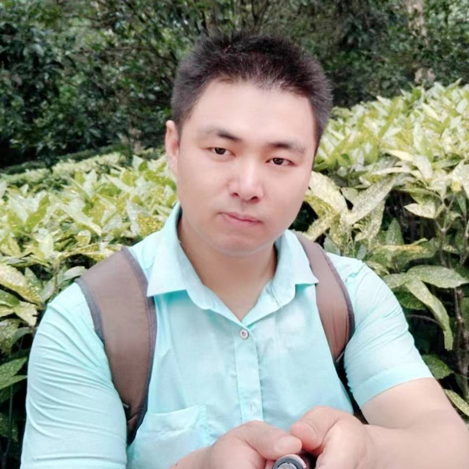 晨阳挽手温暖的照片