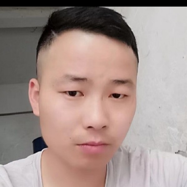 项链和爱笑的照片