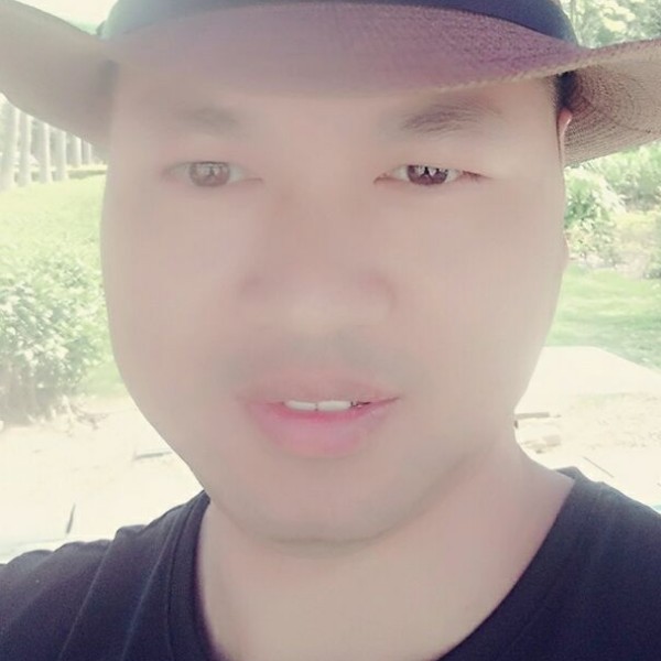 没伞的人只能奔跑的照片