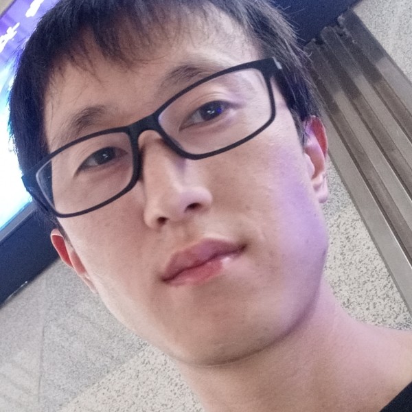 漠然浅吻电话的照片