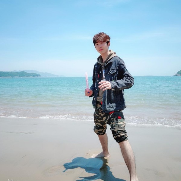 碧蓝爱星月的照片