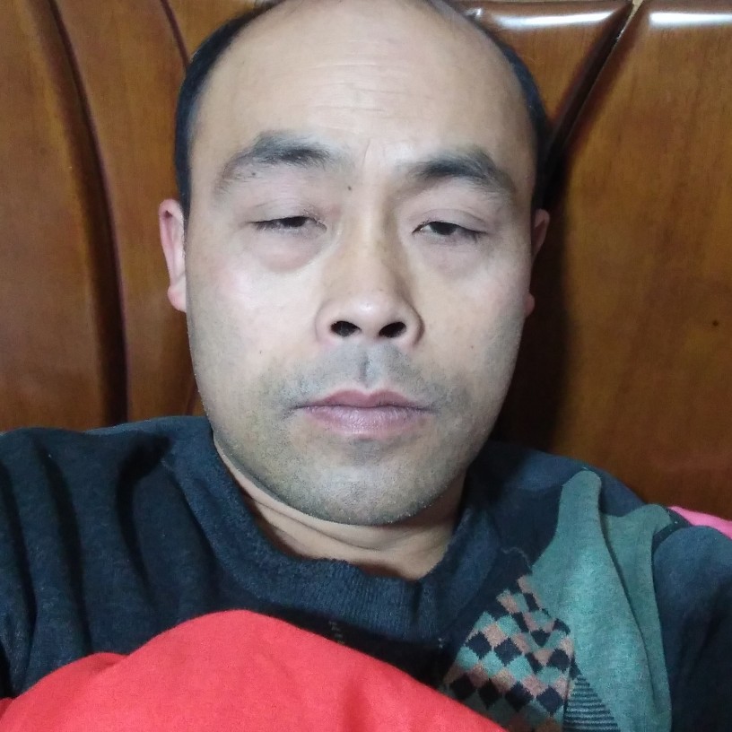 哭泣踢世界的照片