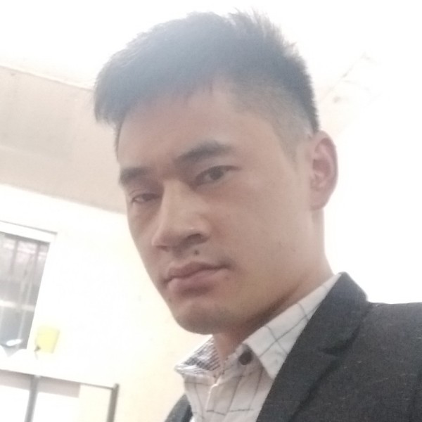 一个人奔跑中的照片